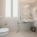 Al 13 - Lakeside Leisure & Business 아파트