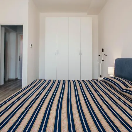 Al 13 - Lakeside Leisure & Business Apartamento