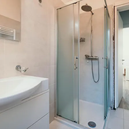 Al 13 - Lakeside Leisure & Business Apartamento *