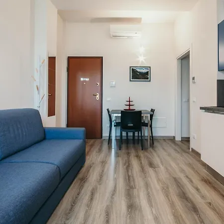 Al 13 Blu - Lakeside Leisure & Business Stresa