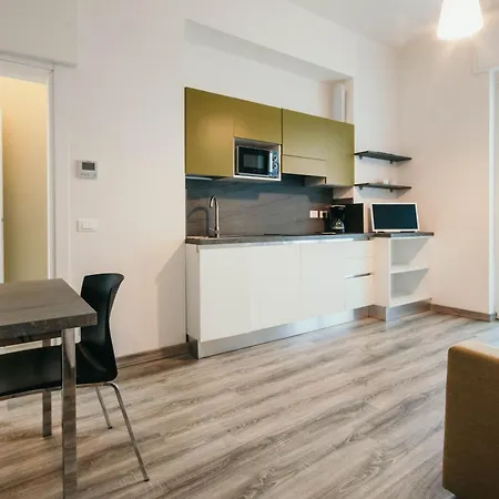 Al 13 - Lakeside Leisure & Business Stresa