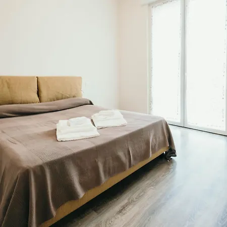 Al 13 - Lakeside Leisure & Business Appartamento *