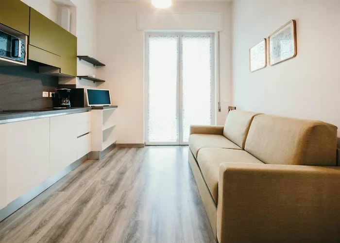 Al 13 - Lakeside Leisure & Business Apartment