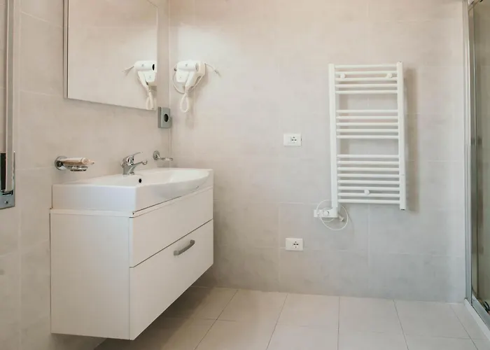 Al 13 - Lakeside Leisure&business Stresa
